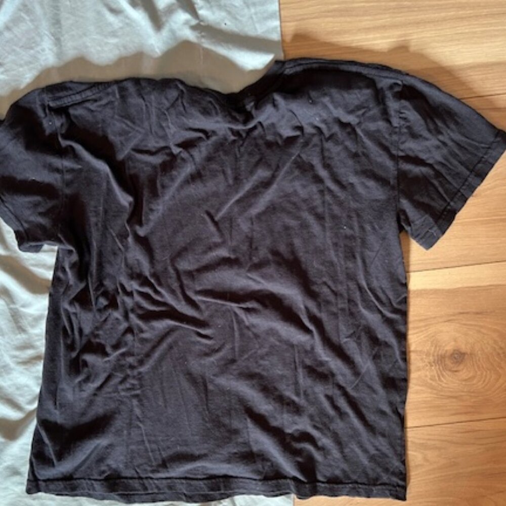 🌟 size medium womens tee shirt short sleeved graphic lips gray - Picture 4 of 4